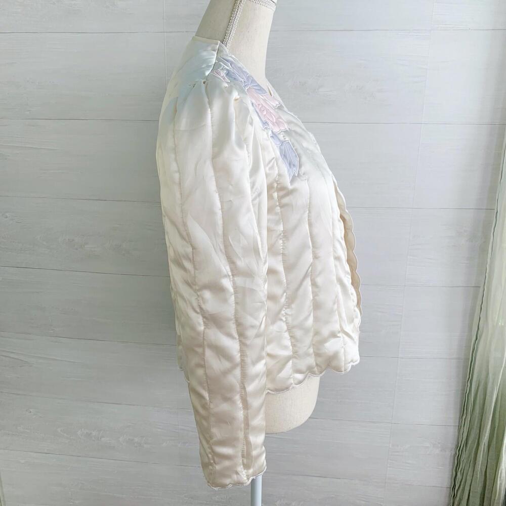 Vintage Natori - Ivory floral quilted open front bed jacket, P - Picture 3 of 6